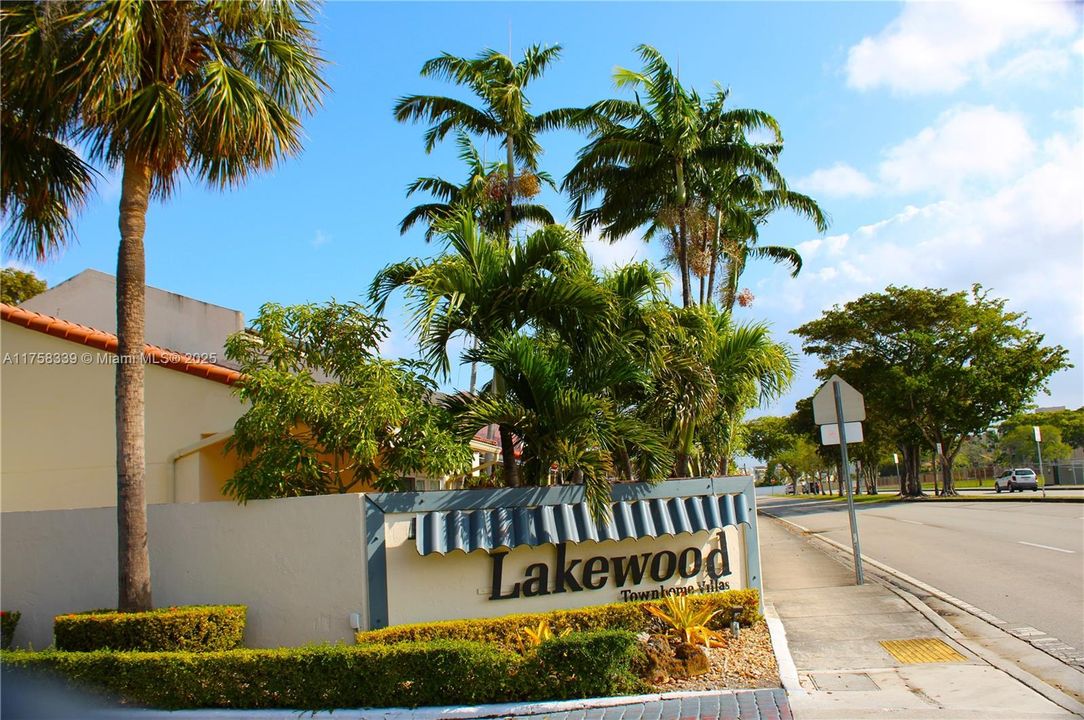 Vendido Recientemente: $450,000 (3 camas, 2 baños, 1243 Pies cuadrados)