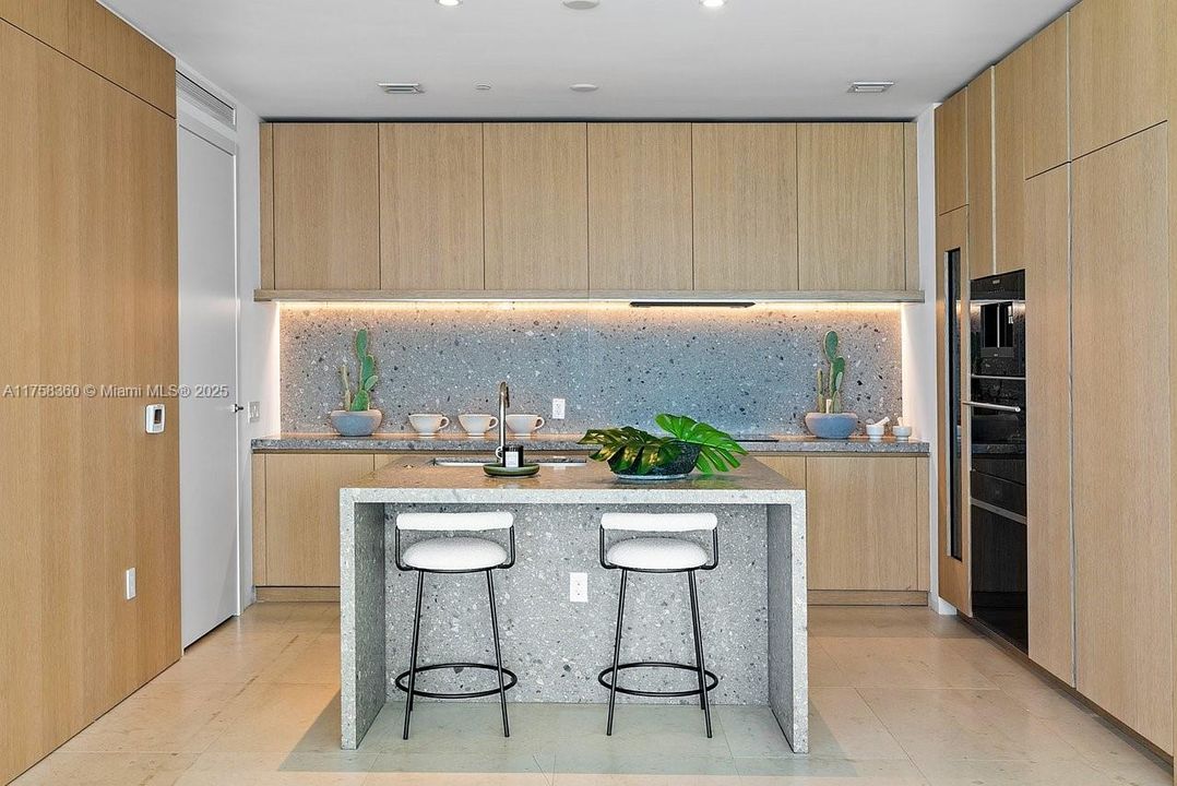 En Venta: $8,600,000 (3 camas, 3 baños, 2233 Pies cuadrados)