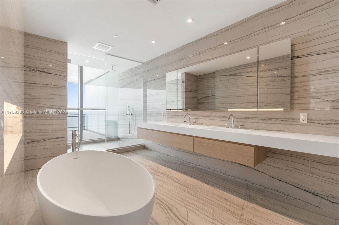 En Venta: $8,600,000 (3 camas, 3 baños, 2233 Pies cuadrados)