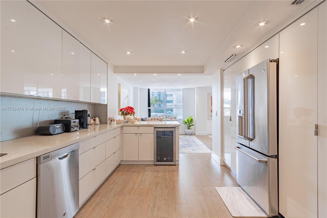 Vendido Recientemente: $1,600,000 (2 camas, 2 baños, 1942 Pies cuadrados)