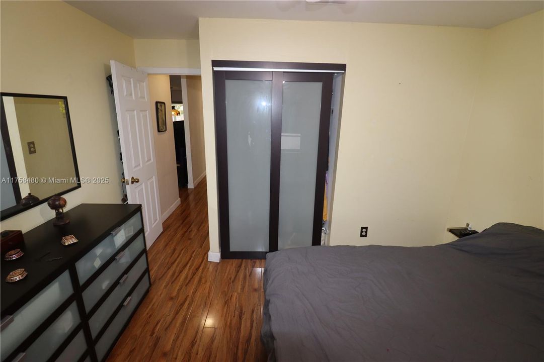 Activo con contrato: $615,000 (4 camas, 2 baños, 1357 Pies cuadrados)