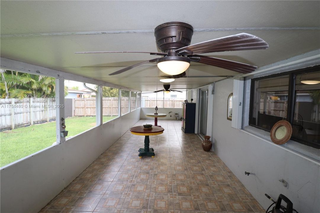 Activo con contrato: $615,000 (4 camas, 2 baños, 1357 Pies cuadrados)