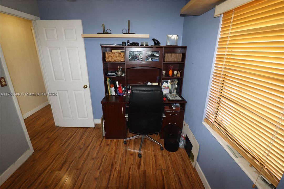 Activo con contrato: $615,000 (4 camas, 2 baños, 1357 Pies cuadrados)