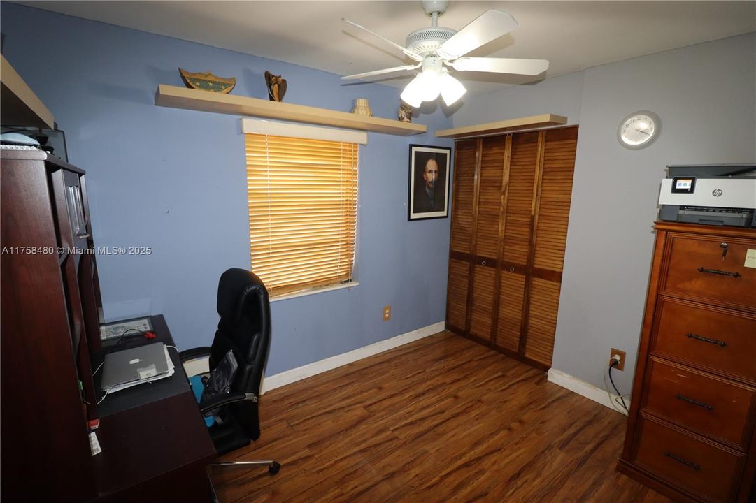 Activo con contrato: $615,000 (4 camas, 2 baños, 1357 Pies cuadrados)