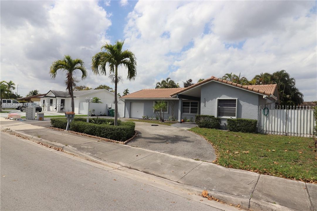 Activo con contrato: $615,000 (4 camas, 2 baños, 1357 Pies cuadrados)