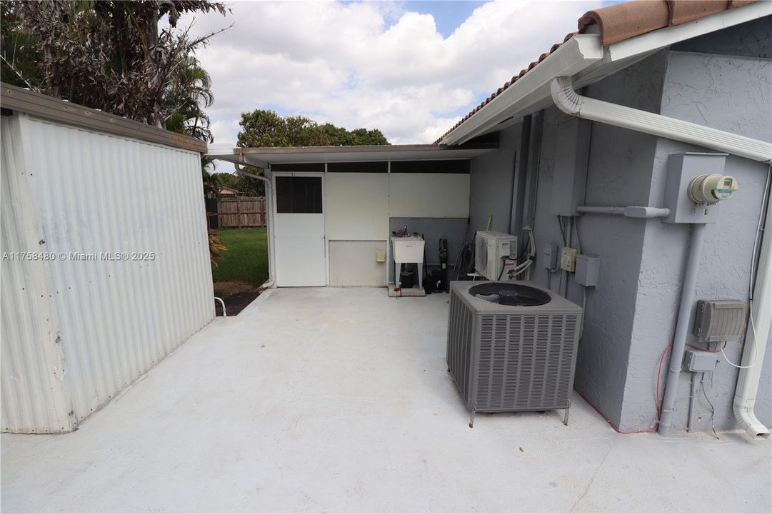 Activo con contrato: $615,000 (4 camas, 2 baños, 1357 Pies cuadrados)