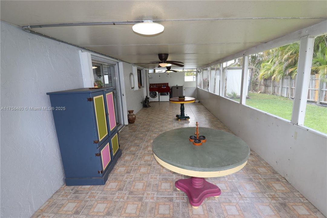 Activo con contrato: $615,000 (4 camas, 2 baños, 1357 Pies cuadrados)