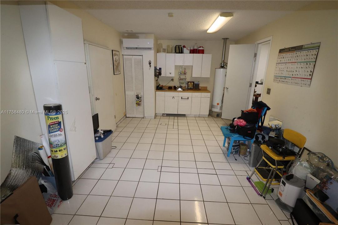 Activo con contrato: $615,000 (4 camas, 2 baños, 1357 Pies cuadrados)