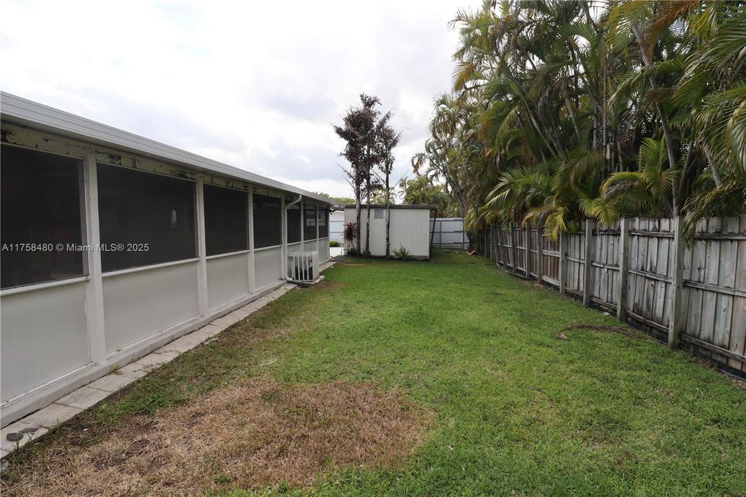 Activo con contrato: $615,000 (4 camas, 2 baños, 1357 Pies cuadrados)