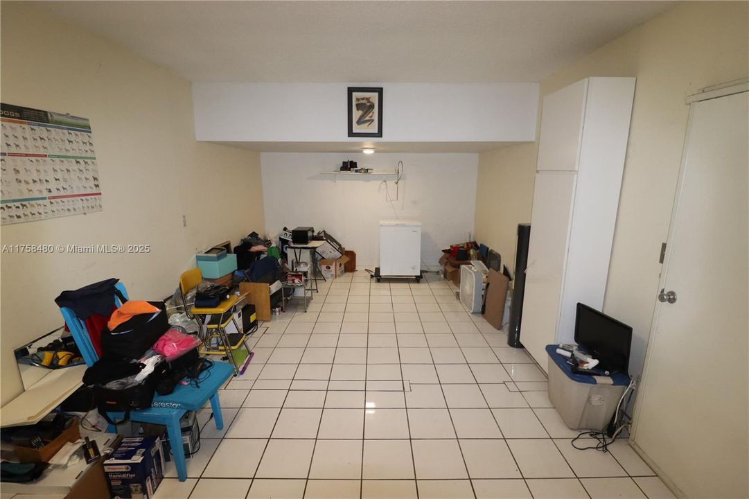 Activo con contrato: $615,000 (4 camas, 2 baños, 1357 Pies cuadrados)