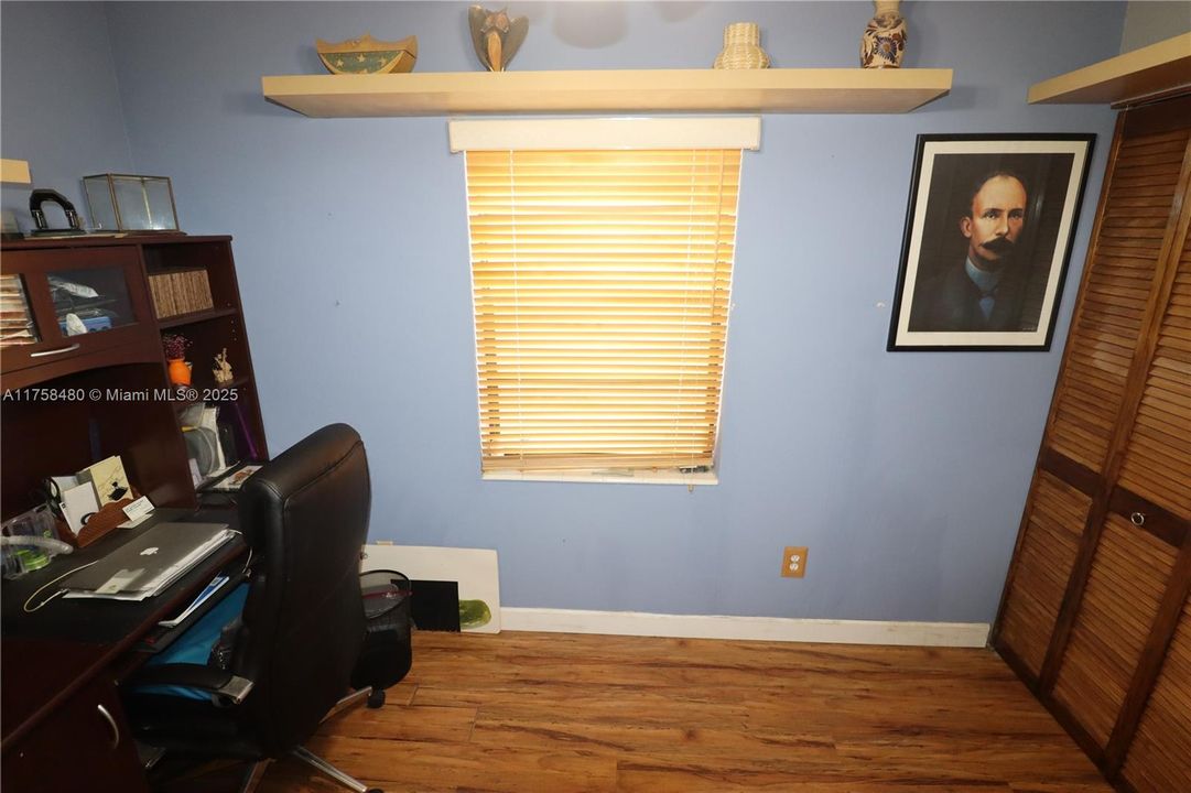 Activo con contrato: $615,000 (4 camas, 2 baños, 1357 Pies cuadrados)