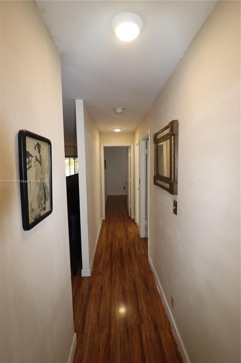 Activo con contrato: $615,000 (4 camas, 2 baños, 1357 Pies cuadrados)