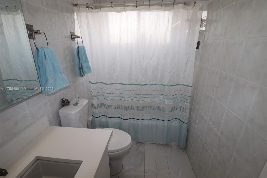 Activo con contrato: $615,000 (4 camas, 2 baños, 1357 Pies cuadrados)