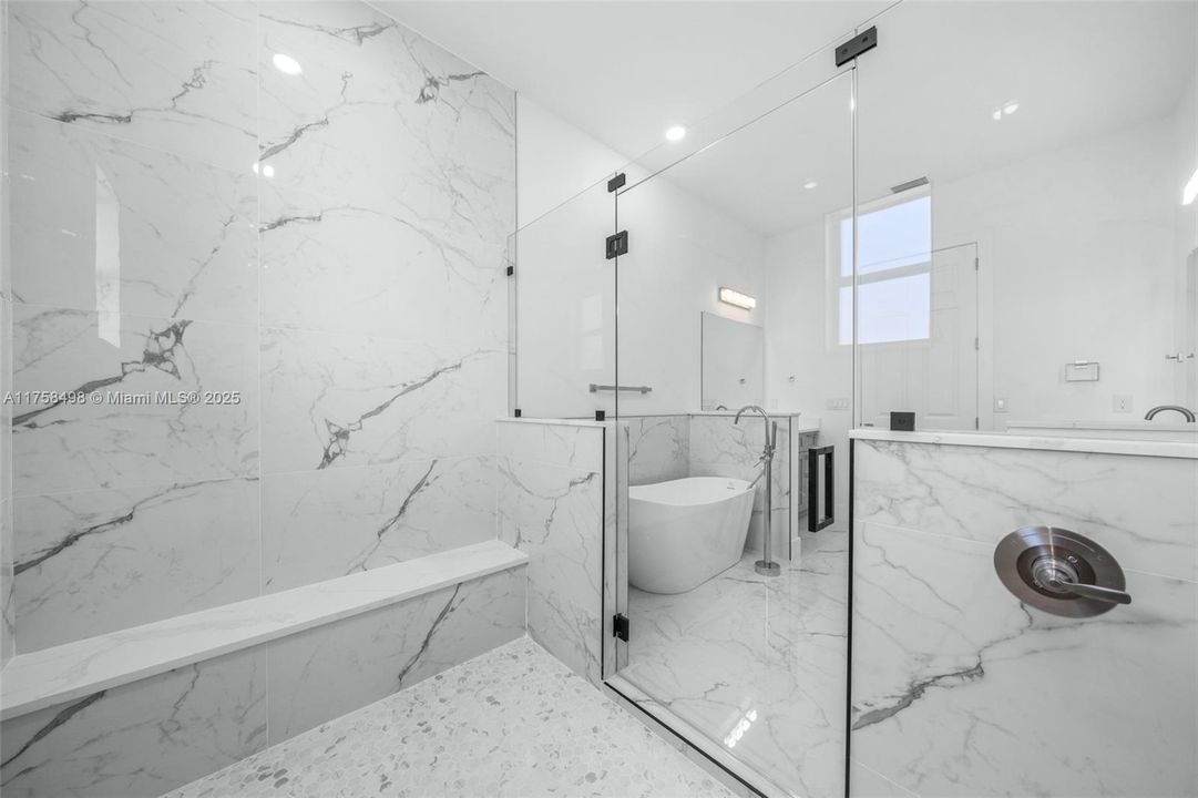 最近租的: $2,800 (3 贝兹, 3 浴室, 1916 平方英尺)