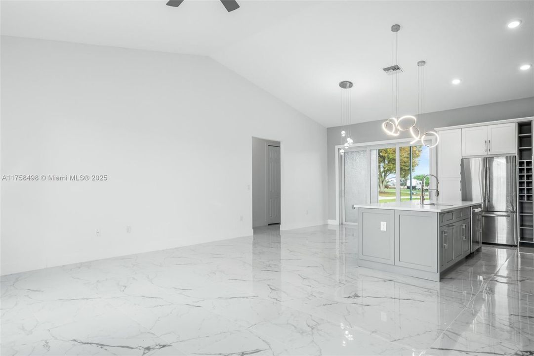 最近租的: $2,800 (3 贝兹, 3 浴室, 1916 平方英尺)