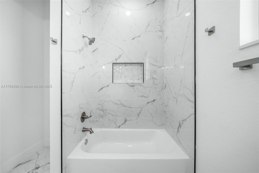 最近租的: $2,800 (3 贝兹, 3 浴室, 1916 平方英尺)