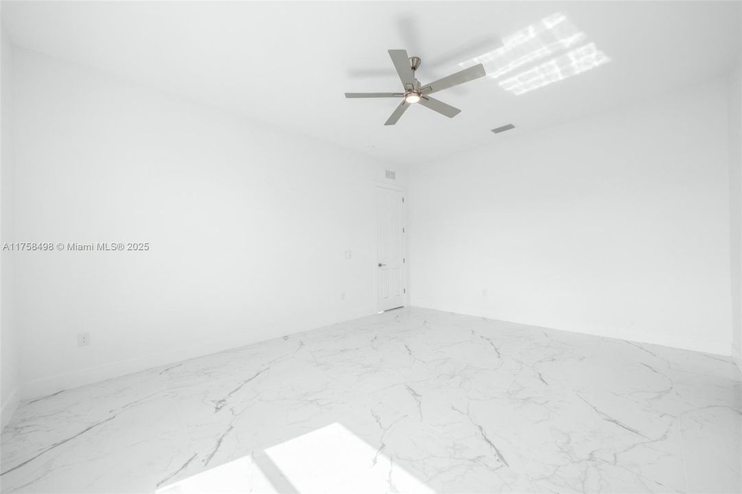 最近租的: $2,800 (3 贝兹, 3 浴室, 1916 平方英尺)