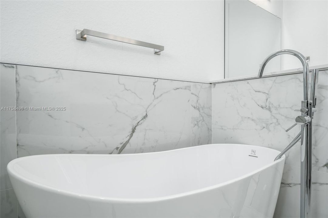 最近租的: $2,800 (3 贝兹, 3 浴室, 1916 平方英尺)