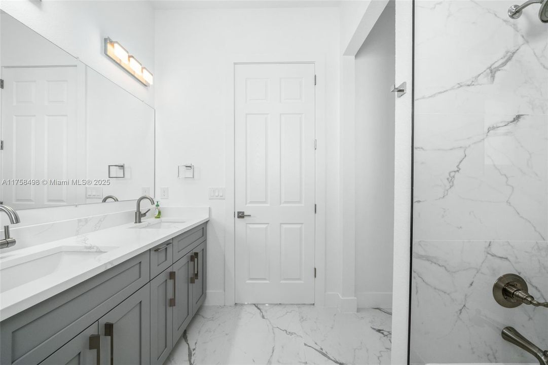 最近租的: $2,800 (3 贝兹, 3 浴室, 1916 平方英尺)