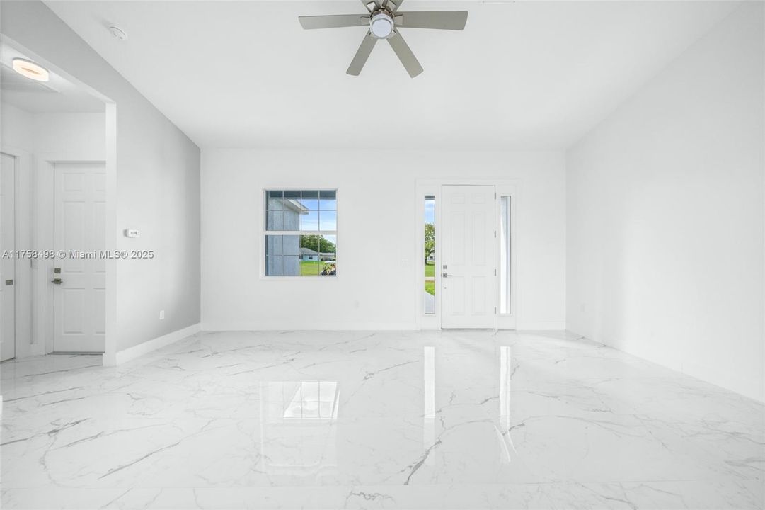 最近租的: $2,800 (3 贝兹, 3 浴室, 1916 平方英尺)