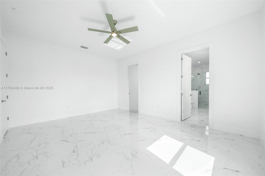 最近租的: $2,800 (3 贝兹, 3 浴室, 1916 平方英尺)