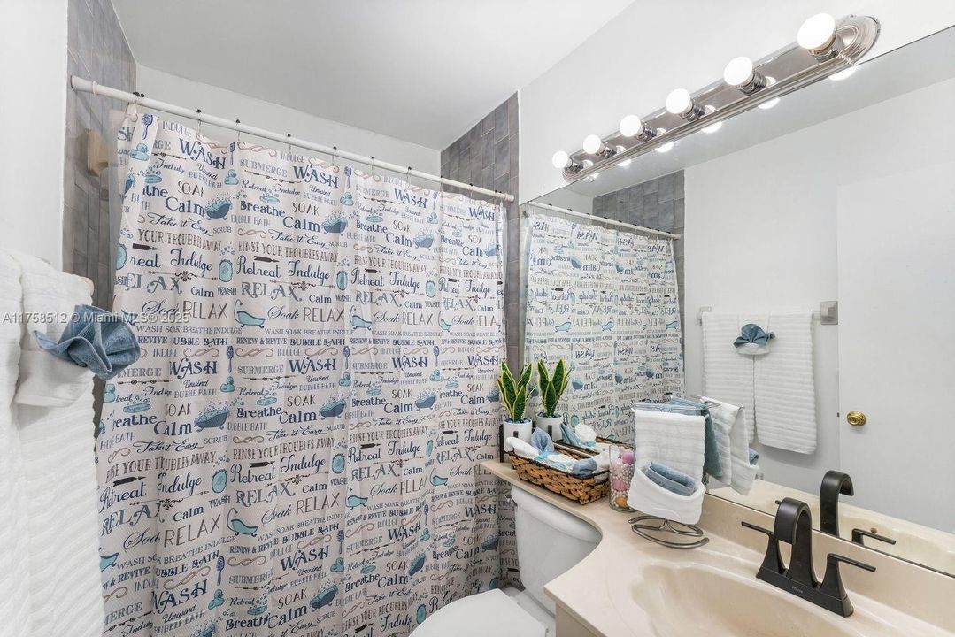 Vendido Recientemente: $499,900 (3 camas, 2 baños, 1364 Pies cuadrados)