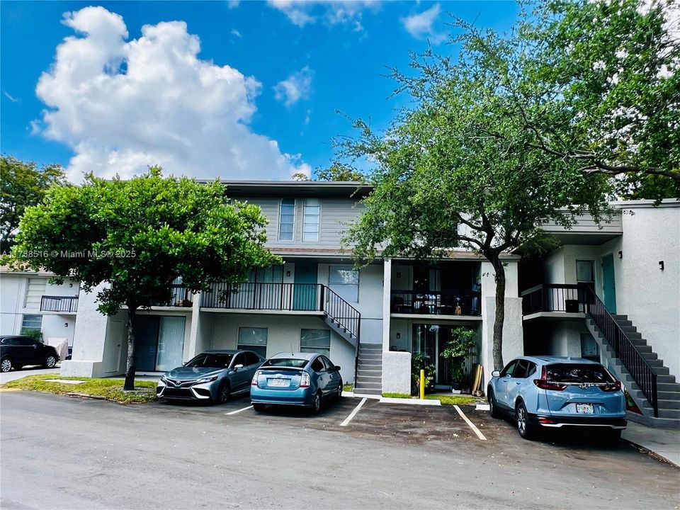 For Sale: $175,000 (1 beds, 1 baths, 800 Square Feet)