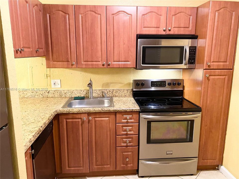 For Sale: $175,000 (1 beds, 1 baths, 800 Square Feet)