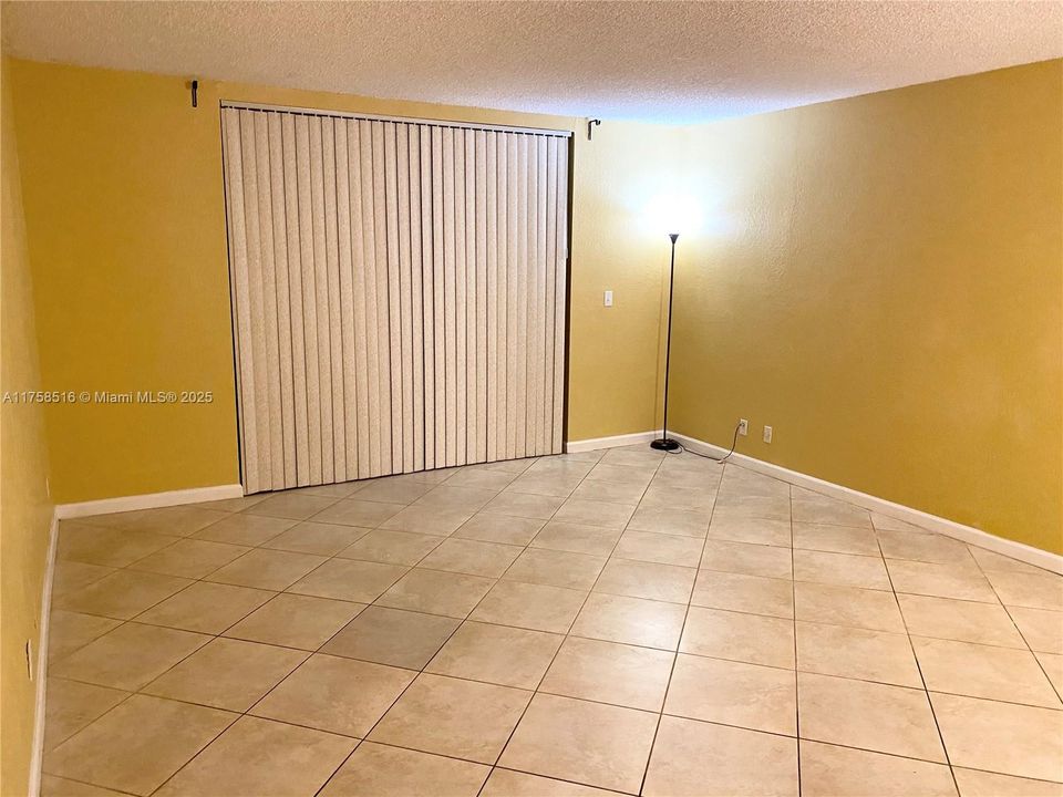 For Sale: $175,000 (1 beds, 1 baths, 800 Square Feet)