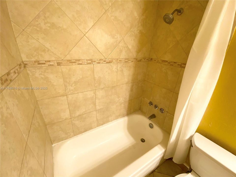 For Sale: $175,000 (1 beds, 1 baths, 800 Square Feet)