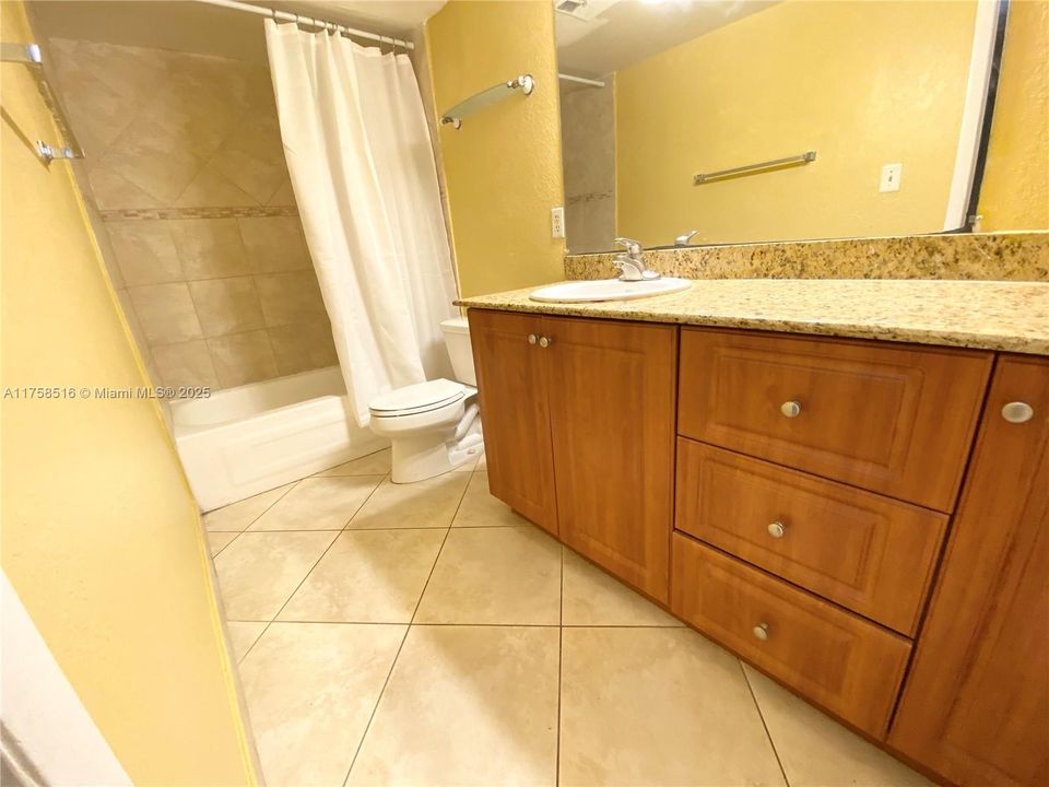 For Sale: $175,000 (1 beds, 1 baths, 800 Square Feet)