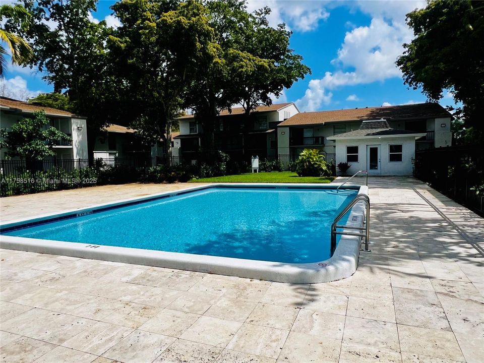 For Sale: $175,000 (1 beds, 1 baths, 800 Square Feet)