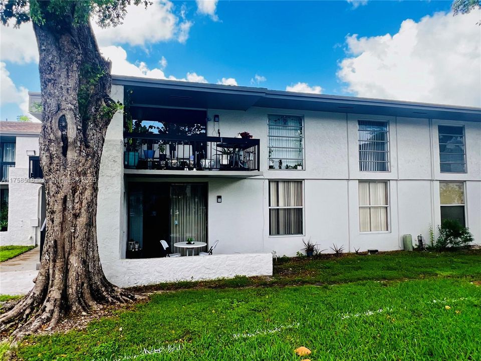 For Sale: $175,000 (1 beds, 1 baths, 800 Square Feet)