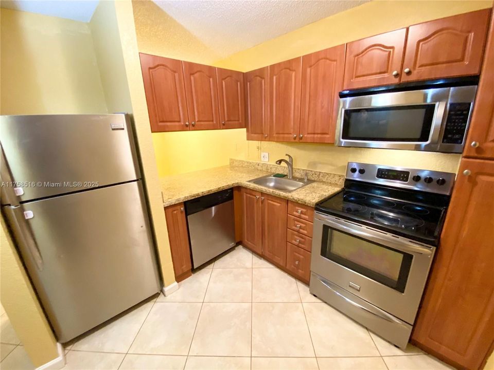 For Sale: $175,000 (1 beds, 1 baths, 800 Square Feet)