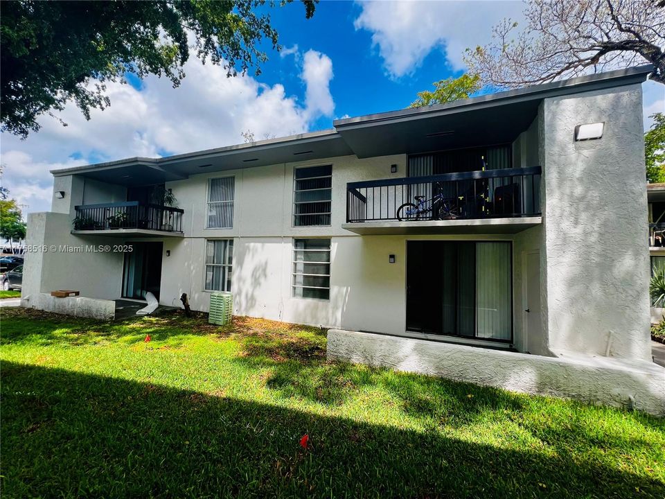 For Sale: $175,000 (1 beds, 1 baths, 800 Square Feet)