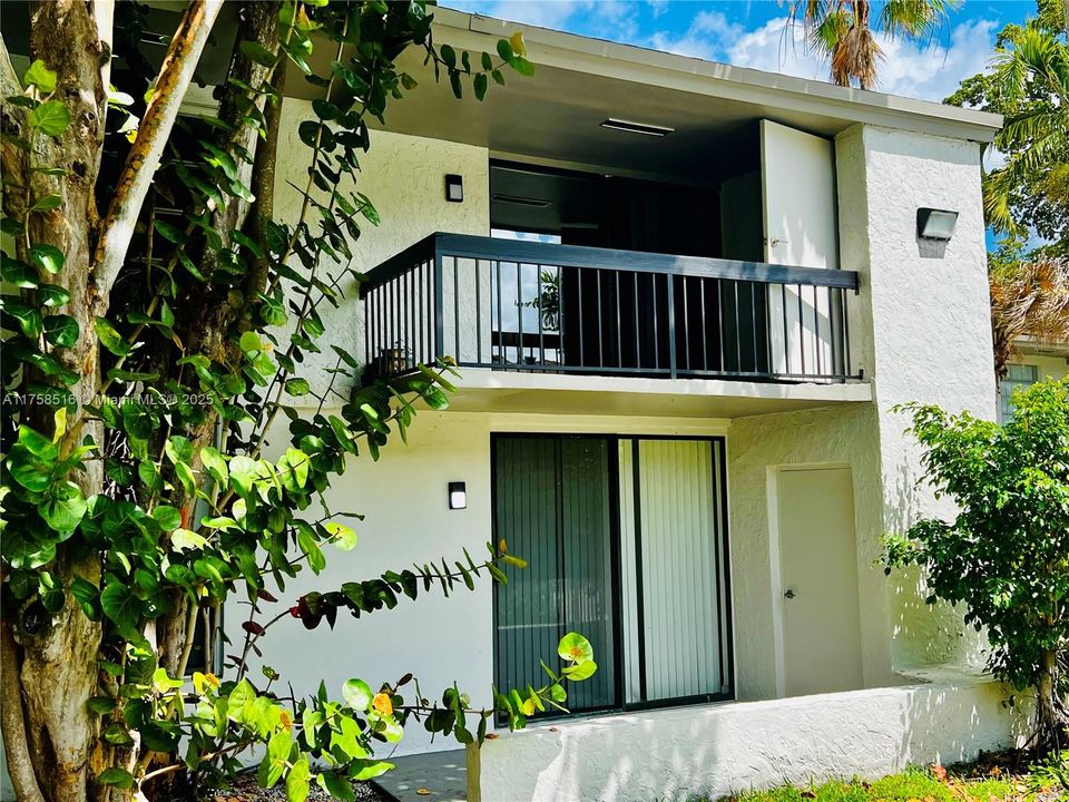 For Sale: $175,000 (1 beds, 1 baths, 800 Square Feet)