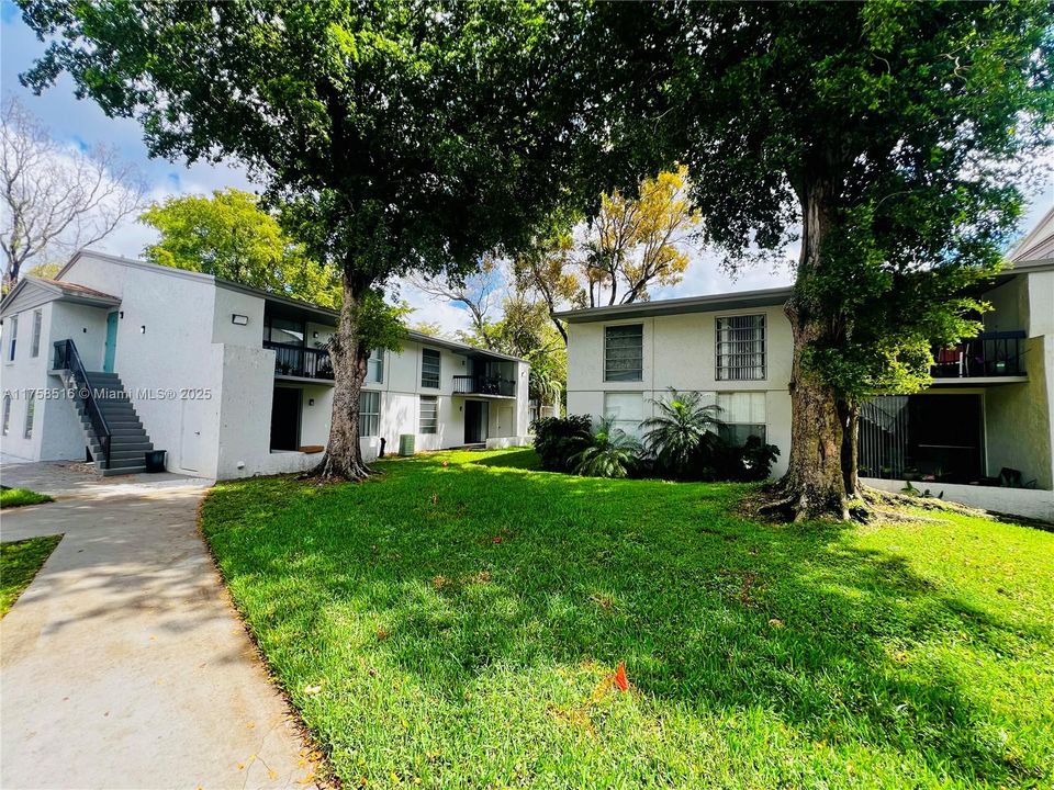 For Sale: $175,000 (1 beds, 1 baths, 800 Square Feet)