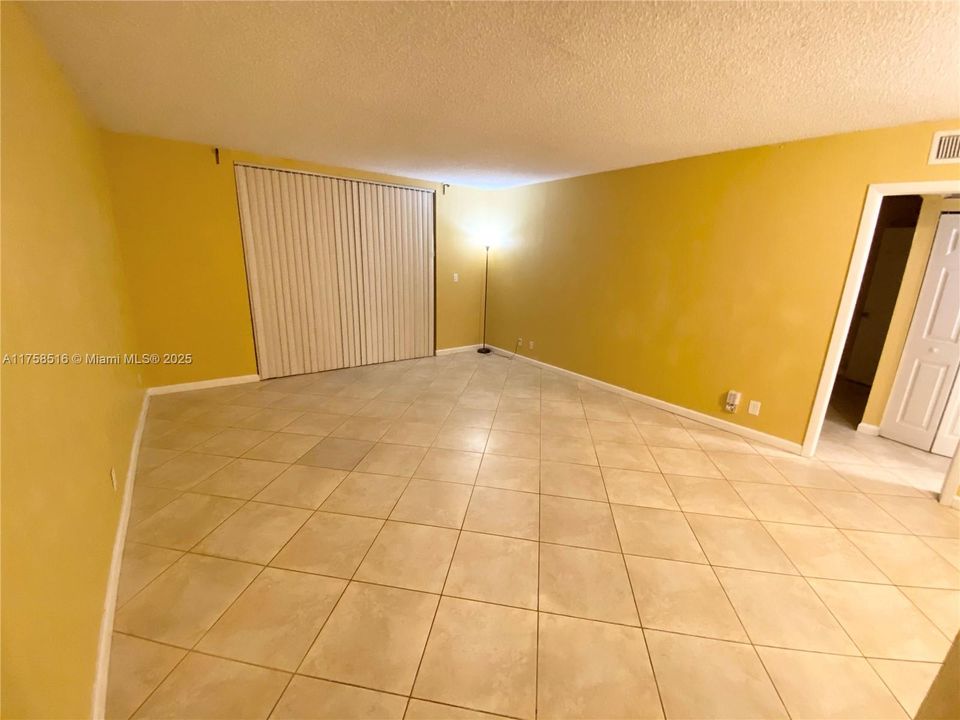 For Sale: $175,000 (1 beds, 1 baths, 800 Square Feet)