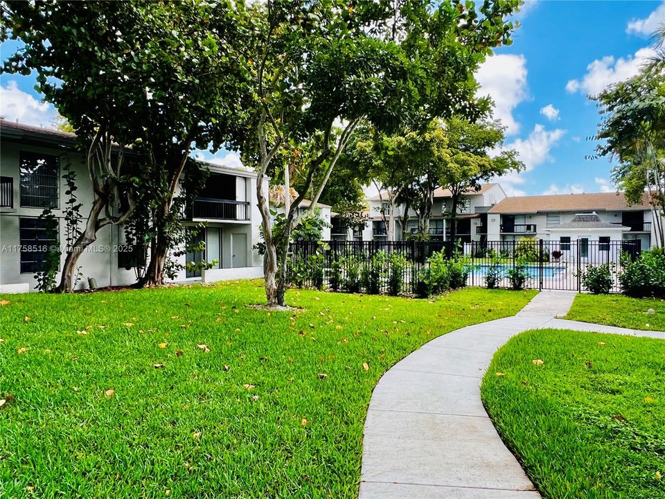 For Sale: $175,000 (1 beds, 1 baths, 800 Square Feet)