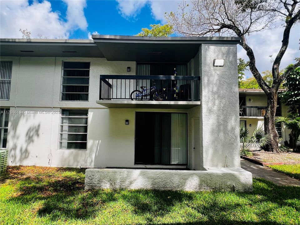 For Sale: $175,000 (1 beds, 1 baths, 800 Square Feet)