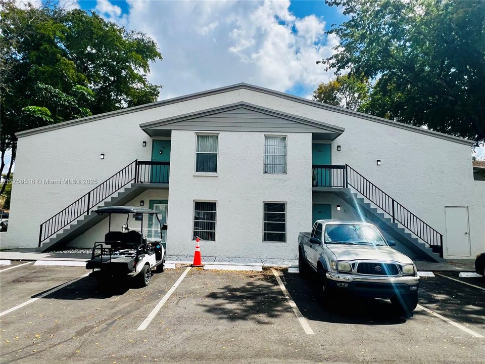 For Sale: $175,000 (1 beds, 1 baths, 800 Square Feet)