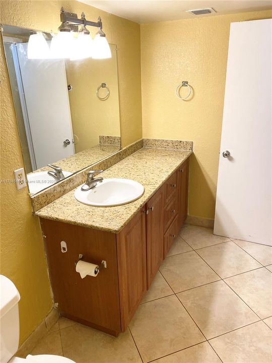 For Sale: $175,000 (1 beds, 1 baths, 800 Square Feet)