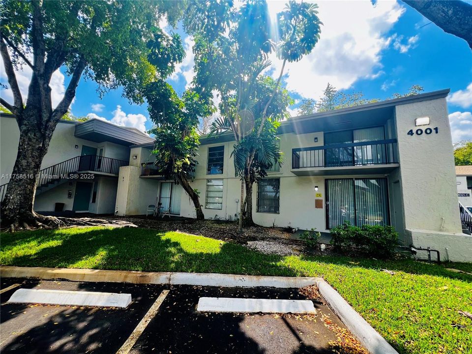 For Sale: $175,000 (1 beds, 1 baths, 800 Square Feet)