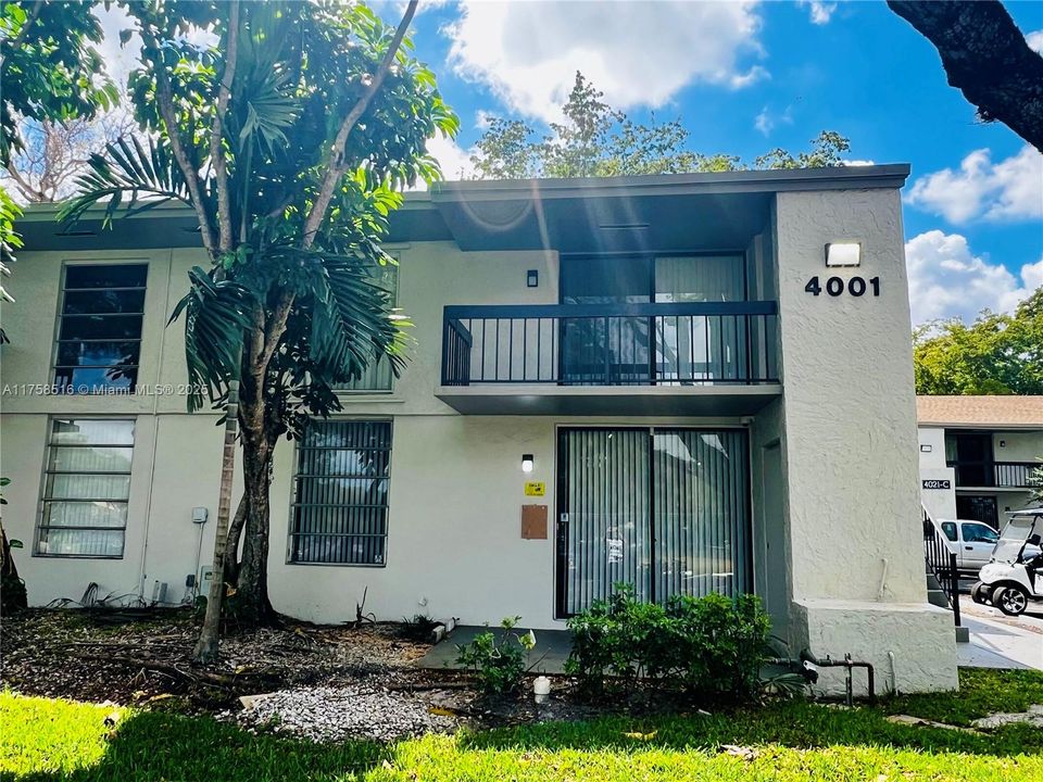 For Sale: $175,000 (1 beds, 1 baths, 800 Square Feet)