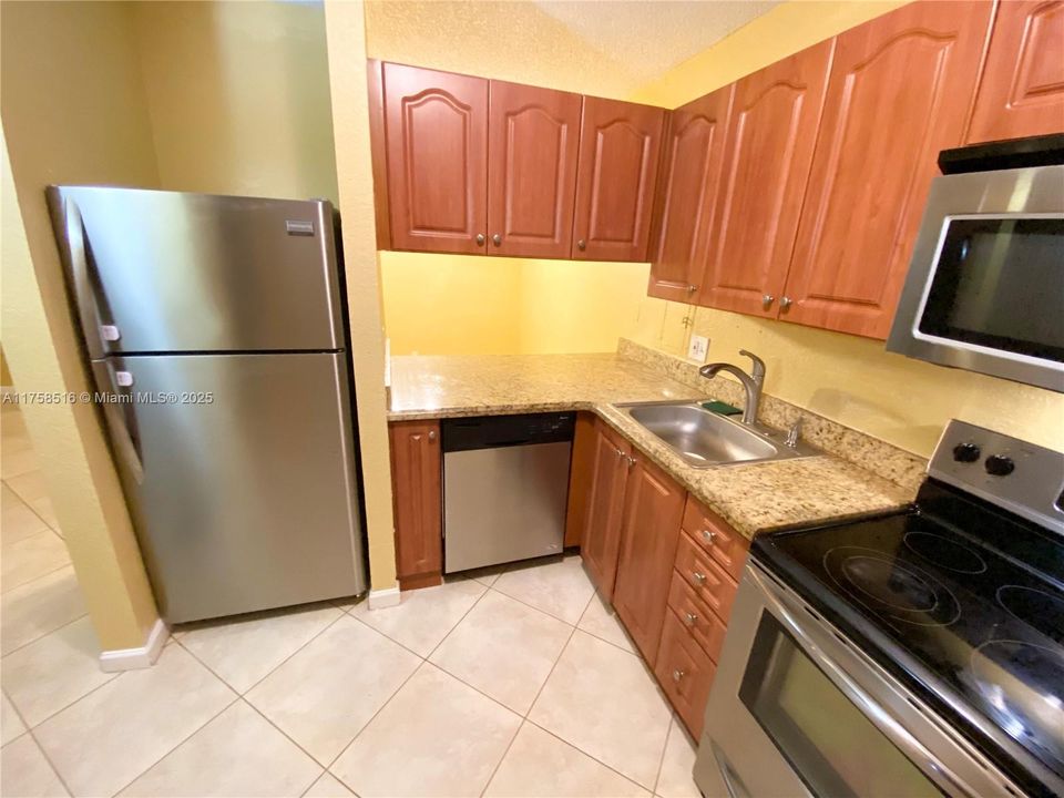 For Sale: $175,000 (1 beds, 1 baths, 800 Square Feet)