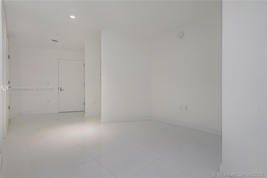 For Sale: $700,000 (1 beds, 2 baths, 1018 Square Feet)