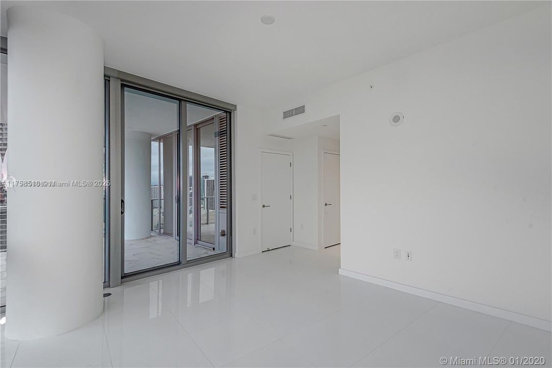 For Sale: $700,000 (1 beds, 2 baths, 1018 Square Feet)