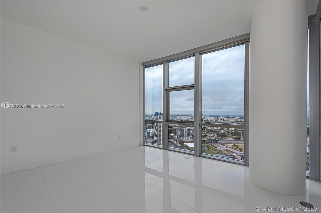 For Sale: $700,000 (1 beds, 2 baths, 1018 Square Feet)