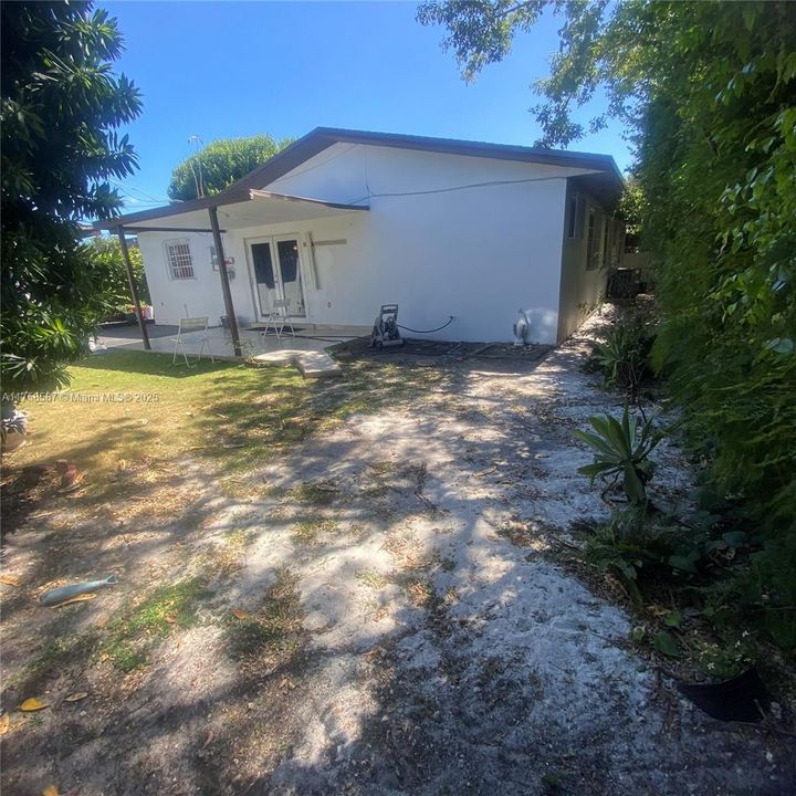 Недавно продано: $699,000 (4 спален, 3 ванн, 1750 Квадратных фут)