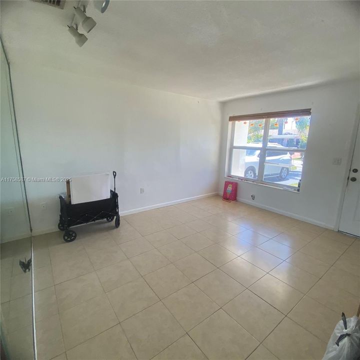 Недавно продано: $699,000 (4 спален, 3 ванн, 1750 Квадратных фут)